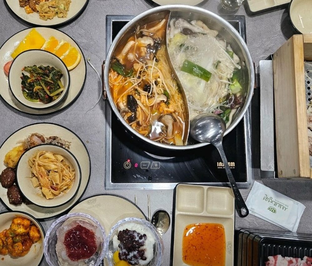 발산역 샤브샤브 샤브르정원 발산역점 따뜻한 국물 테이블
