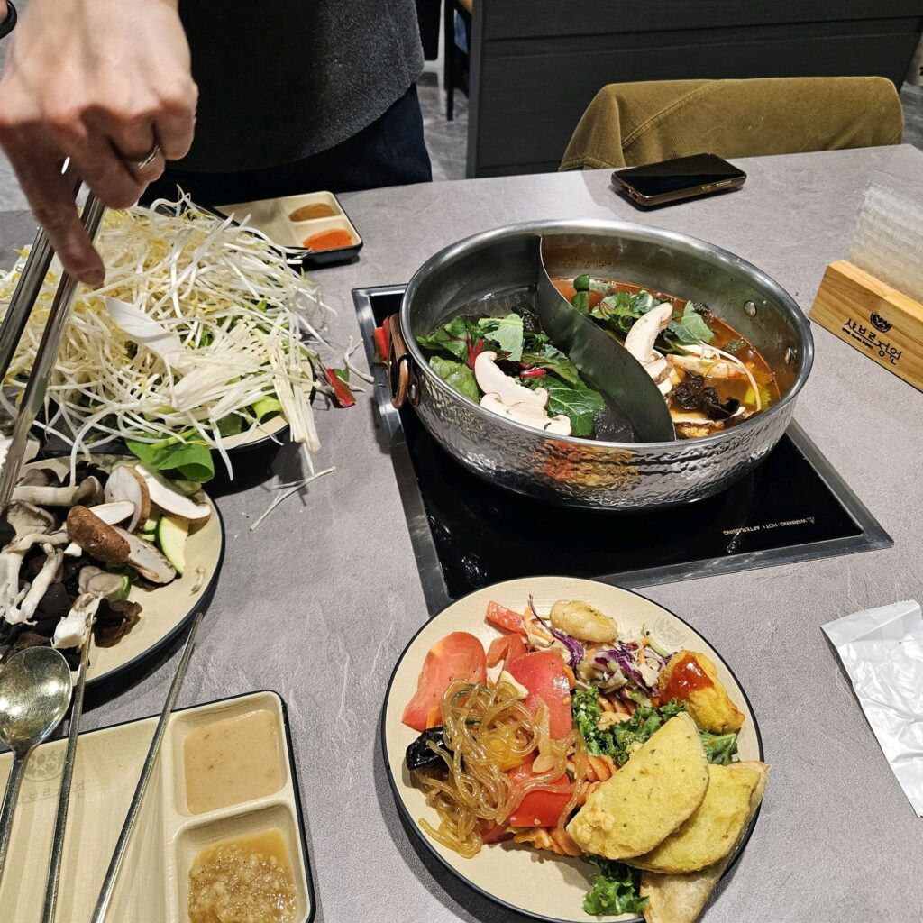 샤브르정원 발산역점 가족모임 샐러드바와 넓은 좌석 후기