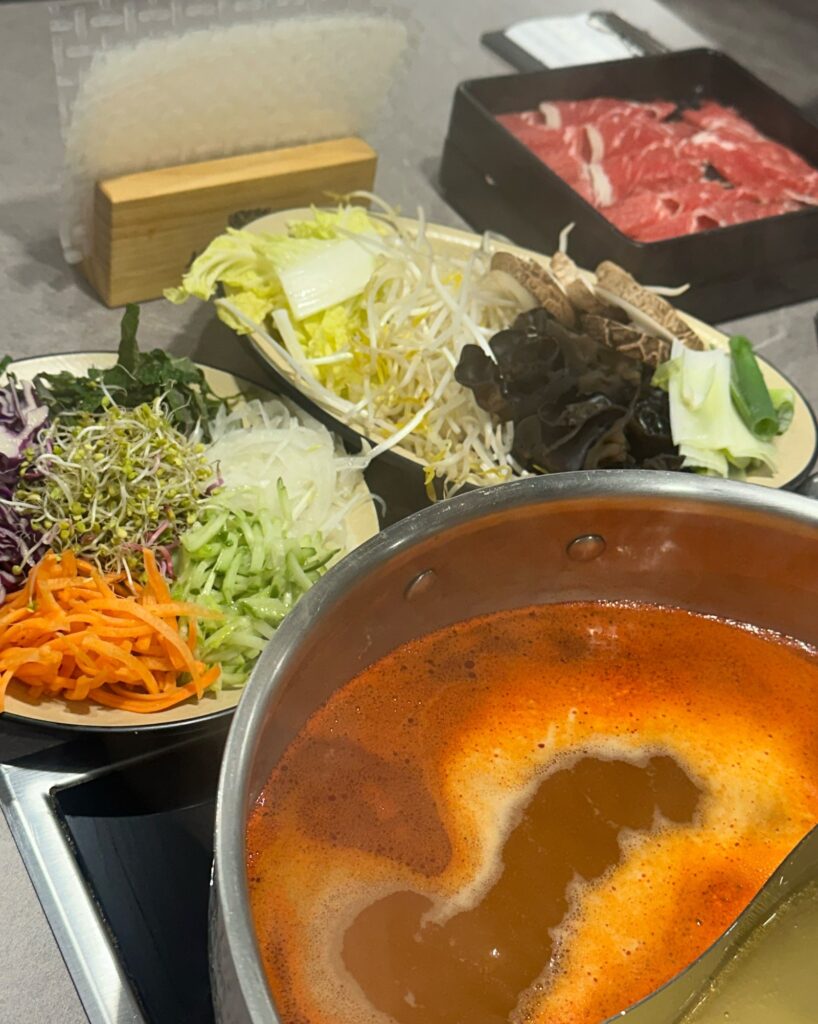 샤브르정원 발산역점 고기 두 종류와 신선한 야채 후기