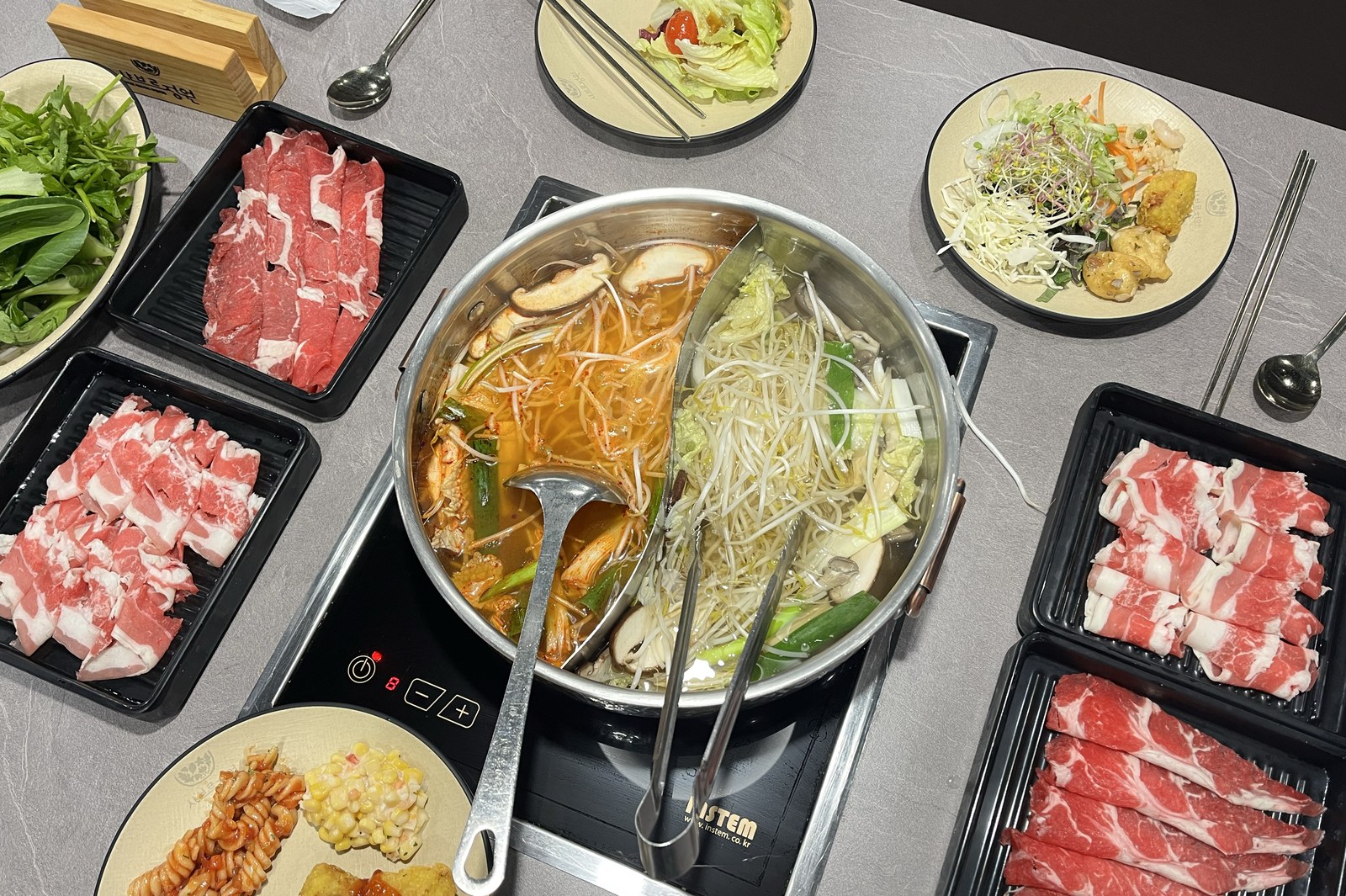 샤브르정원 발산역점 평일 저녁 원앙냄비와 고기 후기