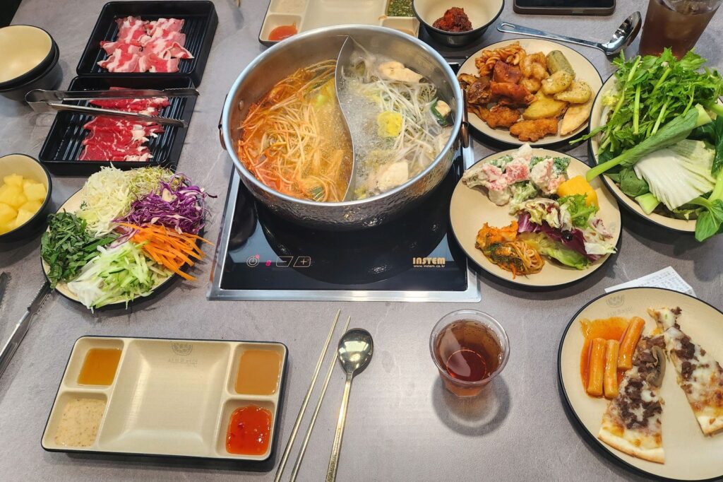 샤브르정원 발산역점 넓은 테이블 간격과 깔끔한 내부 후기
