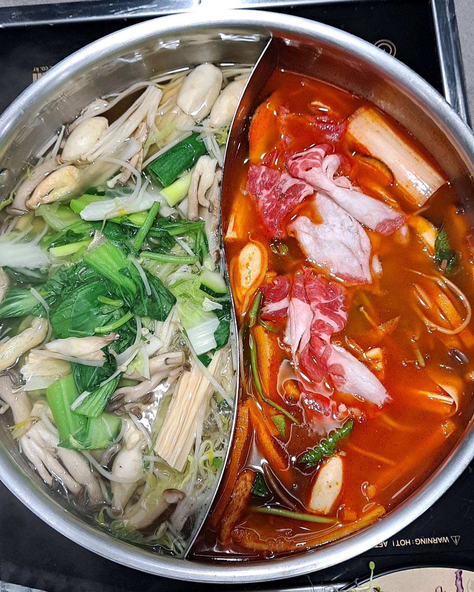 샤브르정원 발산역점 원앙냄비 맑은 국물과 얼큰한 국물