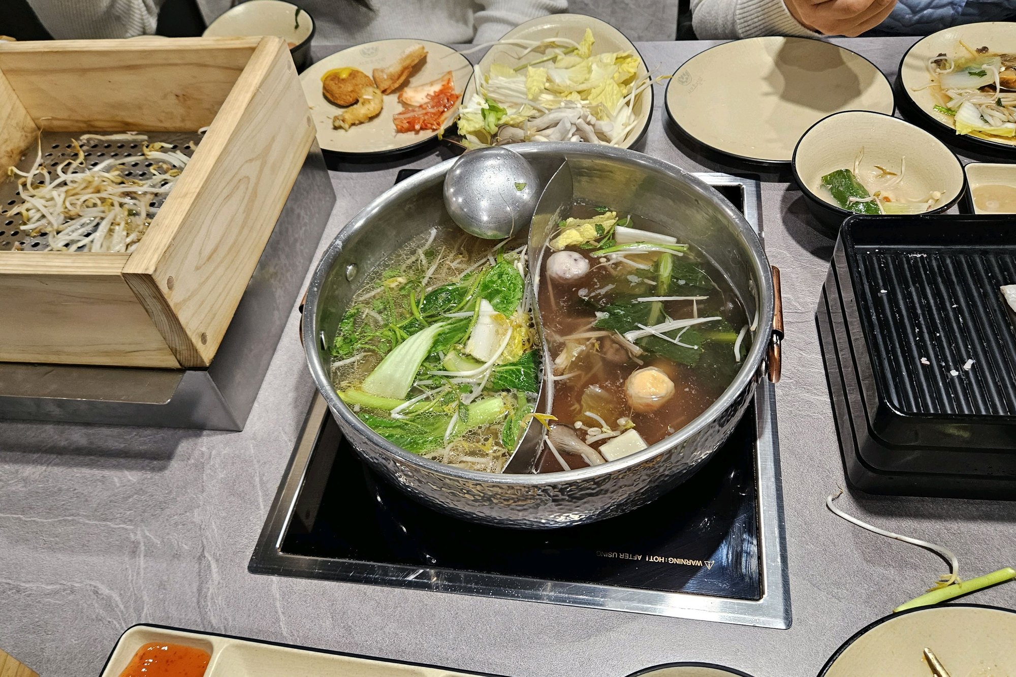 샤브르정원 발산역점 넓은 매장과 직원 안내 리뷰 사진